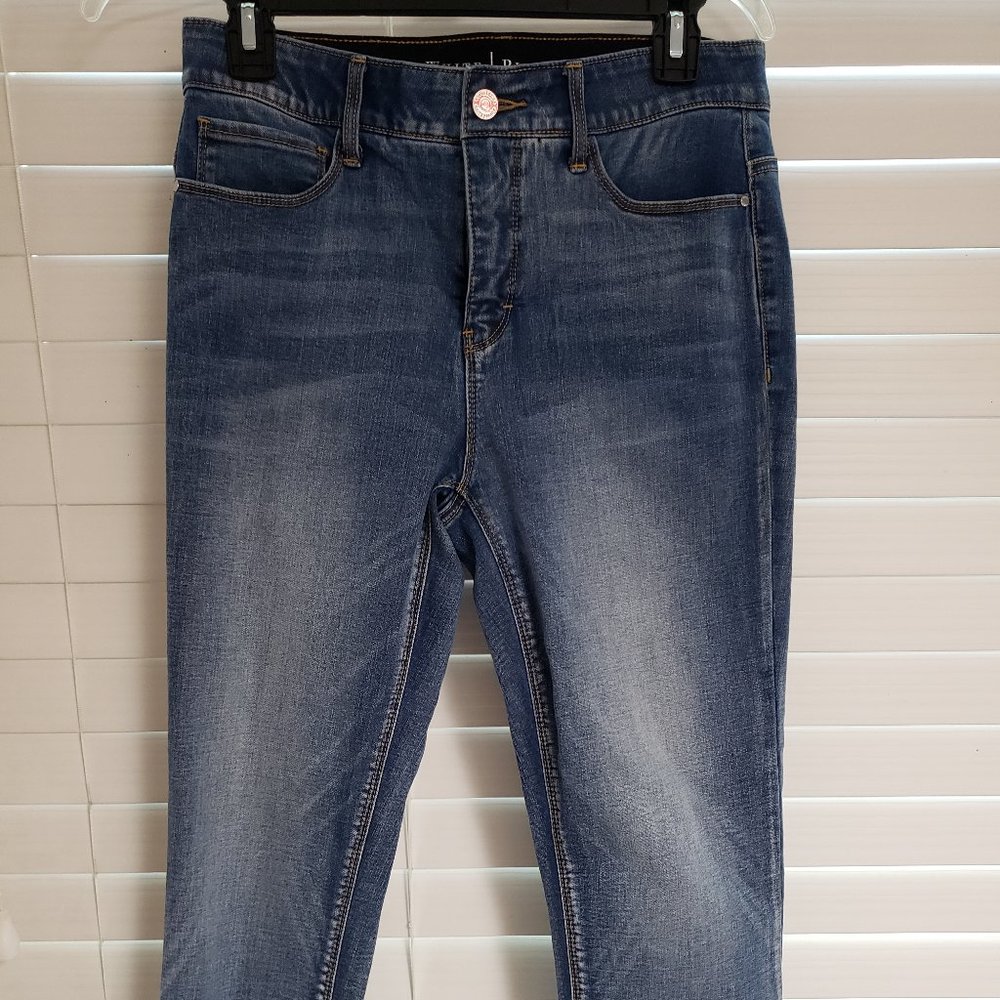 White House Black Market Jeans size 6